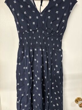 Old Navy Navy and White Floral V-Neck Dress